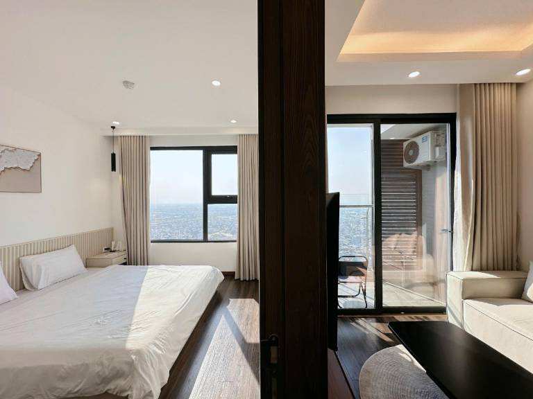 Charming serviced apartment with pool & patio | Perfect for remote work | Pets allowed — photo 2
