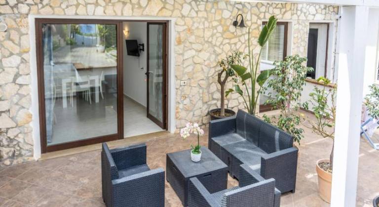 Wonderful holiday apartment | Pet-friendly in Ricadi