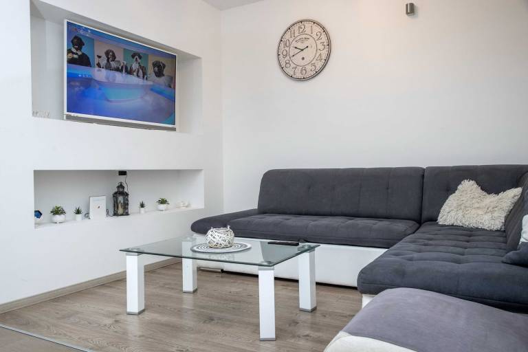 Fully equipped lovely rental apartment with pool, terrace & BBQ | Dogs allowed — photo 2