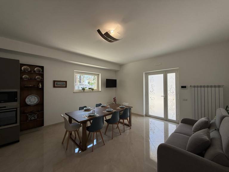 Fully equipped rental apartment with patio, garden & fast internet | Garden view | Dogs allowed — photo 3