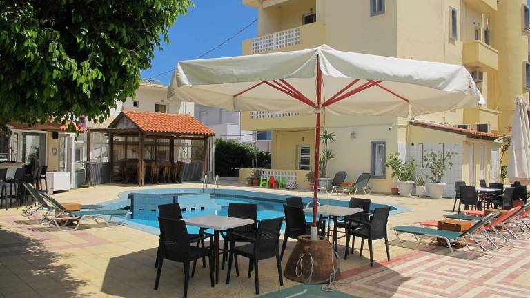 Lovely serviced apartment with garden, patio & pool | Next to the beach | Pet-friendly — photo 3