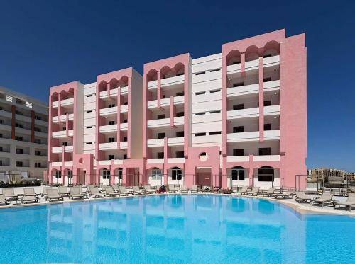 Serviced apartment with terrace & pool | Suitable for remote work in St. Julian's