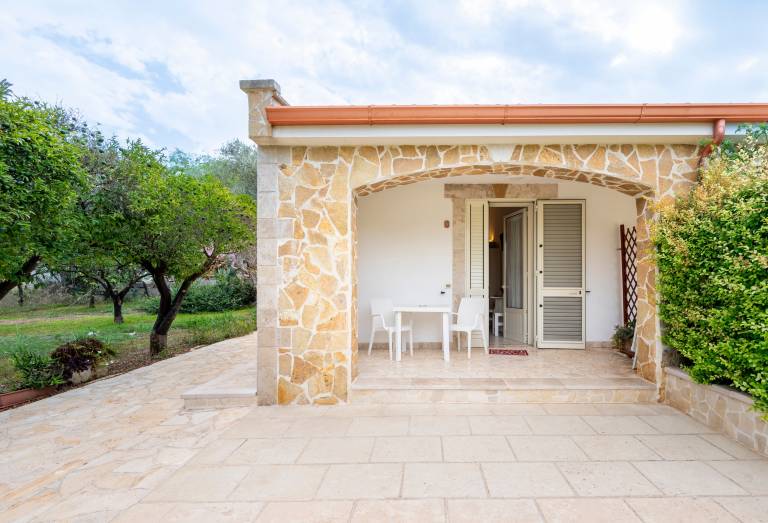 Private room with terrace, fast internet & garden | Lake view | Suitable for remote work | Dogs allowed in Otranto