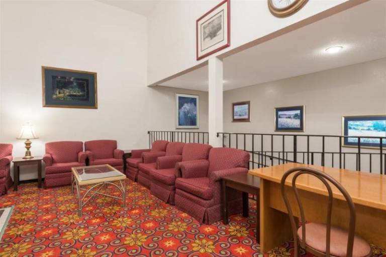 Quality Inn & Suites — photo 2