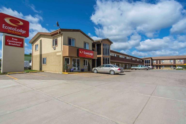 Econo Lodge Inn & Suites in High Level, AB