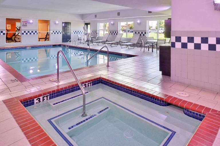 Comfort Inn & Suites Fayetteville-University Area — photo 2