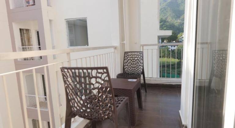 Serviced apartment with terrace & yard — photo 4