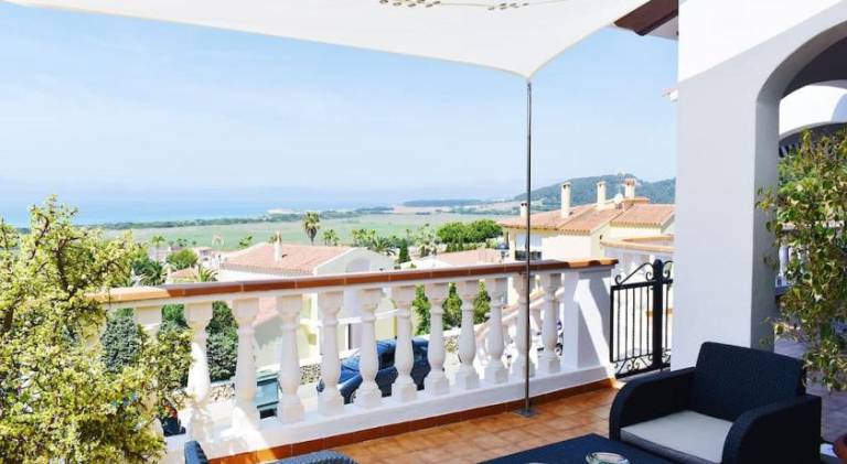 Villa with terrace, barbecue & yard — photo 5
