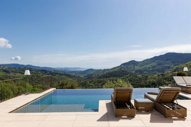 Villa with private pool, terrace & garden — photo 3