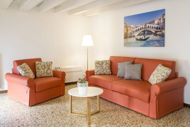 Fully equipped rental apartment with sauna, patio & yard | Next to Rialto Bridge | Sea view | Pets are welcome — photo 2