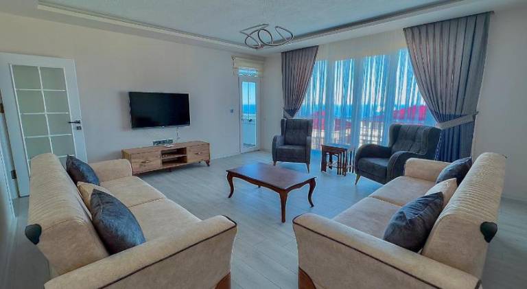 Children-friendly serviced apartment with yard & terrace | Good for workation | Pet-friendly in Trabzon