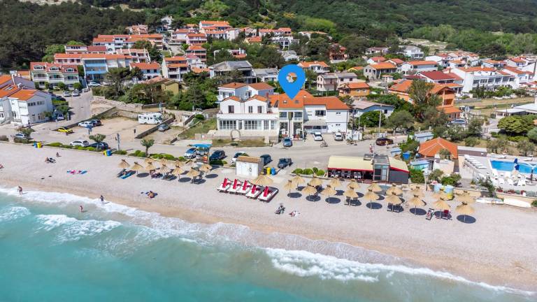 Located directly on the beautiful beach — photo 3