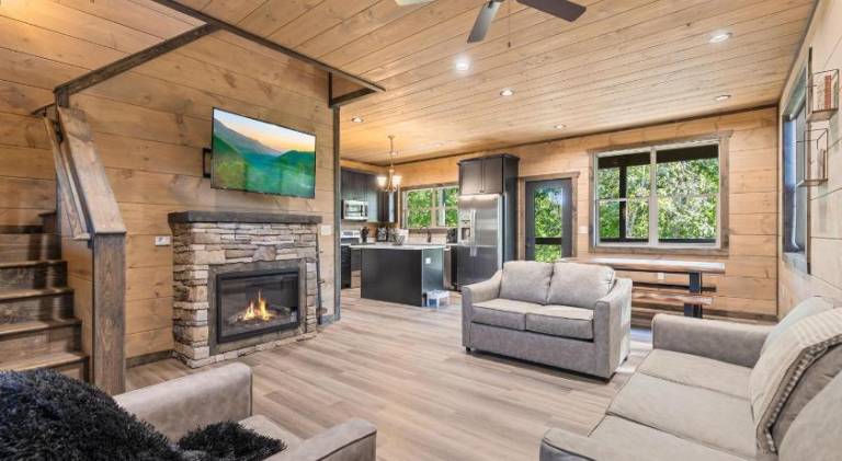 Spacious vacation home with pool | Pet-friendly — photo 3