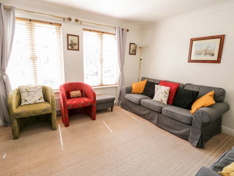 Cottage with yard | Beach view — photo 2