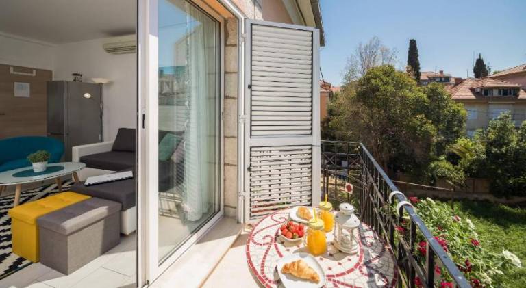 Holiday apartment with terrace | Near Diocletian's Palace — photo 3