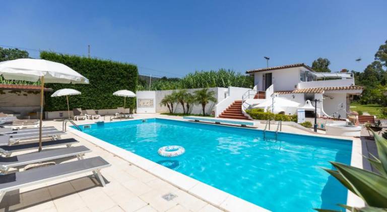 Children-friendly house with garden, private pool & BBQ | Close to the beach | Good for workation | Pets are welcome — photo 3