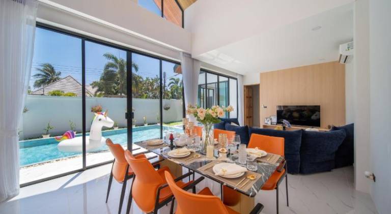 Villa with hot tub & pool — photo 4