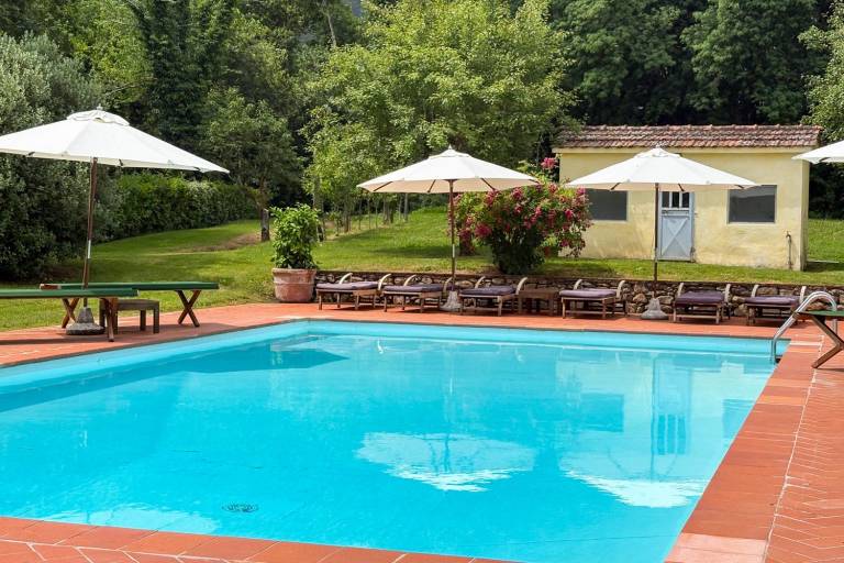 Villa with terrace, private pool & yard in Capannori