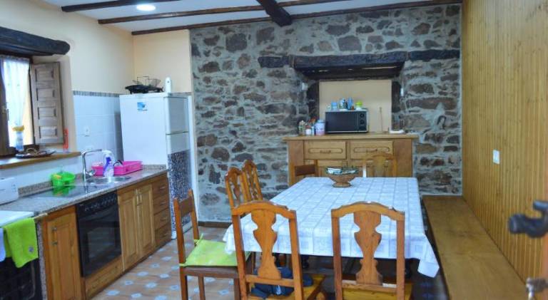 House with BBQ, garden & patio — photo 3
