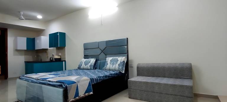 Apartment with patio in Mathura