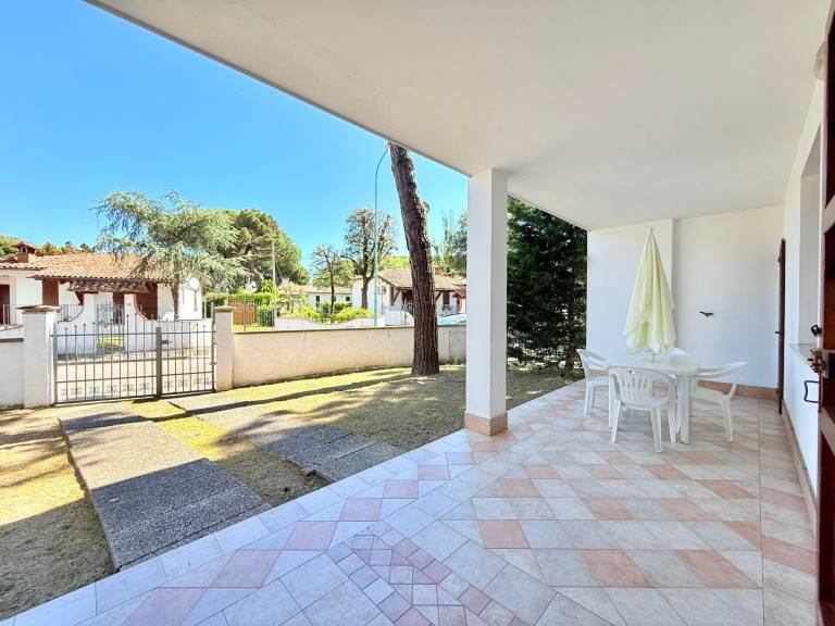 Vacation home with terrace, yard & barbecue — photo 3