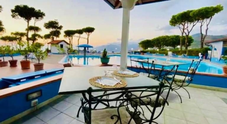 Holiday apartment with pool — photo 3
