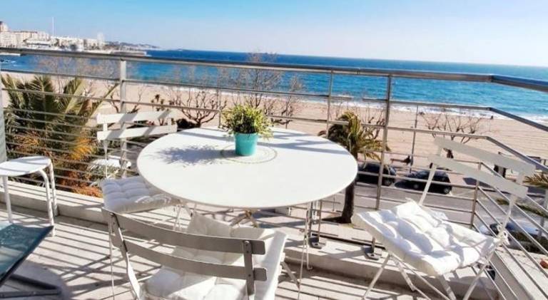 Holiday apartment | Next to the beach | Pets are welcome in Fréjus