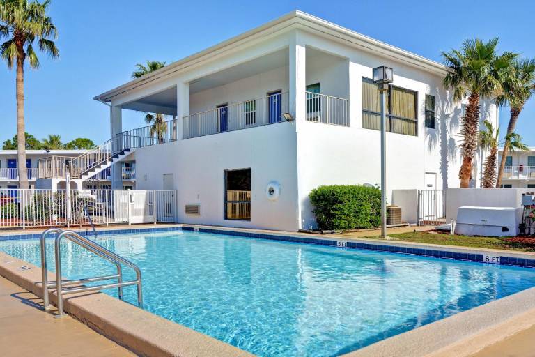 Motel 6 Destin, FL — photo 4