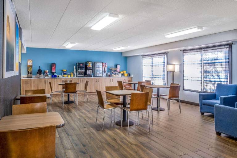 Days Inn by Wyndham Sioux Falls Airport — photo 3