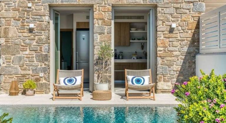 Villa with private pool, yard & patio — photo 5