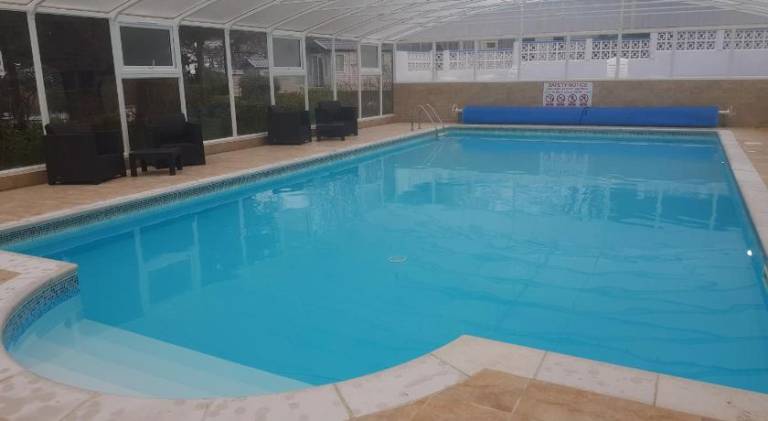 Vacation home with yard & pool — photo 5