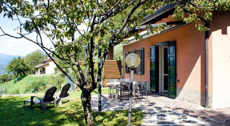 House with 2 rooms for 4 persons in Varenna