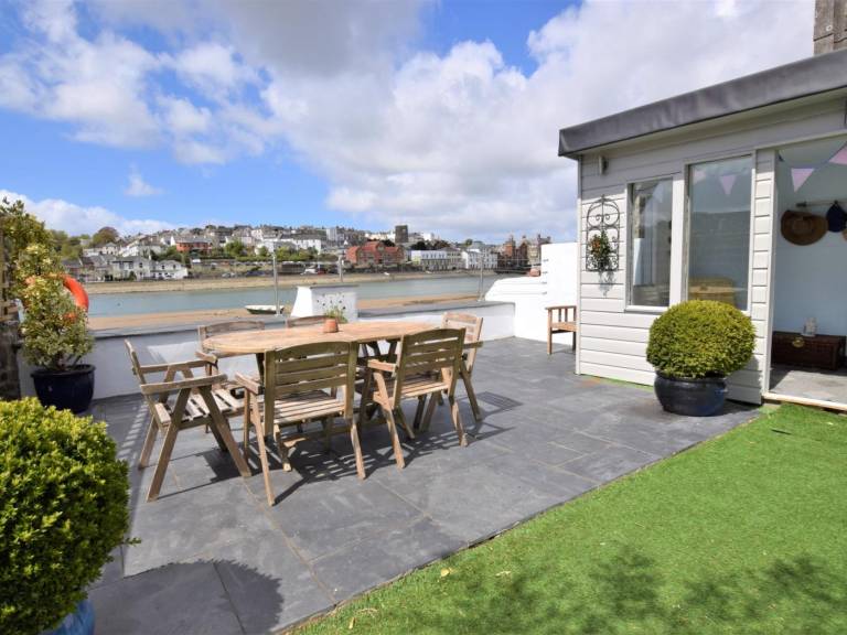 Cottage with garden | Water view — photo 2