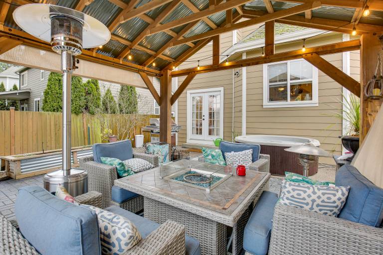 Hot Tub, Pavilion! Family Home Near UO & Autzen — photo 2
