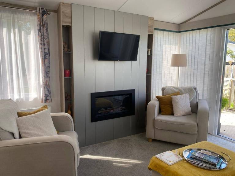 Findhorn Lodge Peaceful Pets Sleeps 4