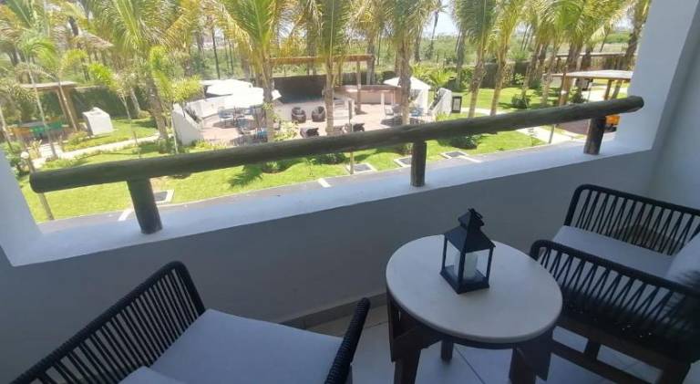 Apartment with jacuzzi & pool — photo 3