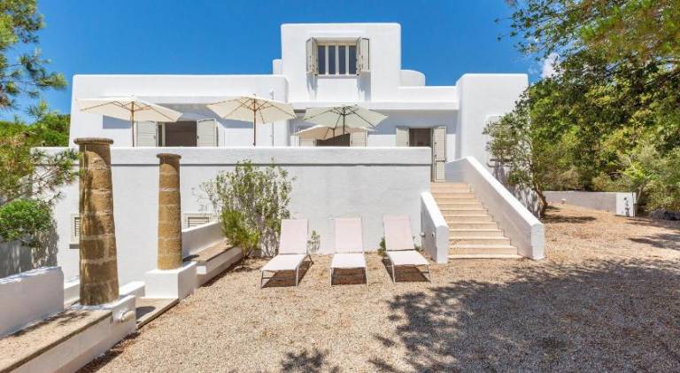 Villa with yard, terrace & barbecue in Patu