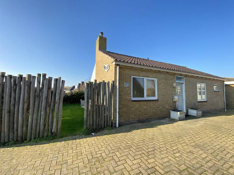 Family-friendly pleasant bungalow with terrace & yard | Close to the beach | Pets are welcome — photo 2