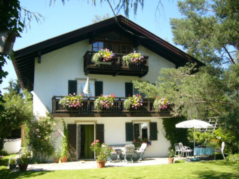 Gemütliche Ferienwohnung in Unterammergau mit Grill und Garten