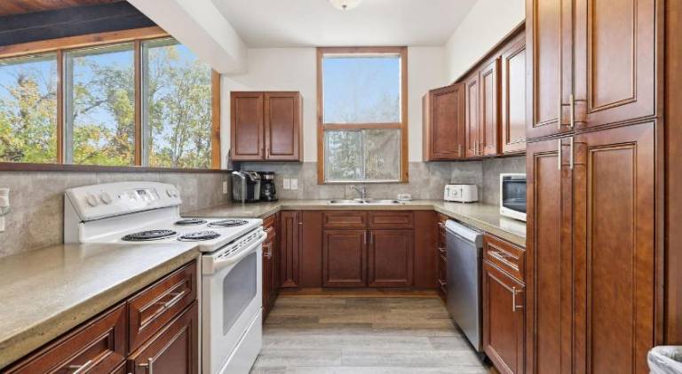 Ample chalet with jacuzzi | Pets are welcome — photo 3