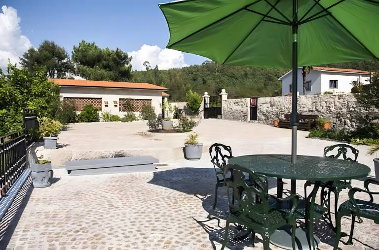 Vacation home with garden, private pool & terrace | Garden view — photo 3