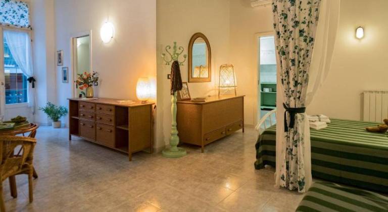 Apartment with 1 room for 5 persons — photo 2