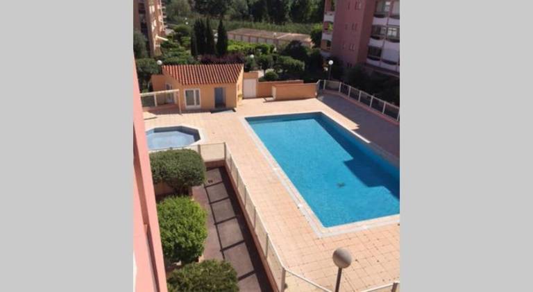 Apartment with pool — photo 4