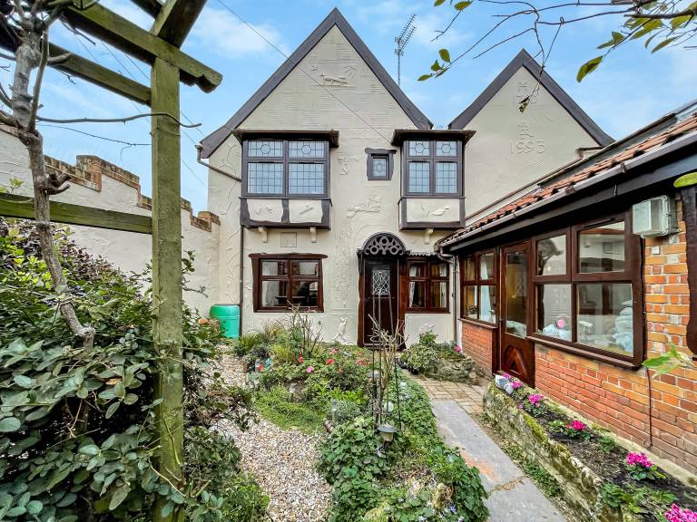 Children-friendly pleasant cottage with yard | River view | Close to the beach | Pets allowed in Great Yarmouth