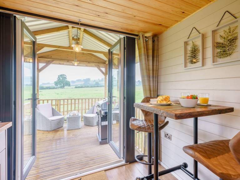 Lodge with terrace & BBQ — photo 5