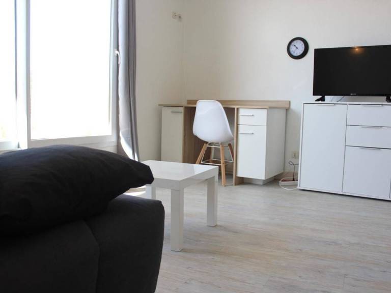 Apartment with pool — photo 2