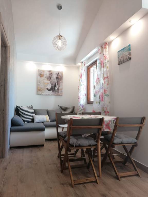 Two bedroom apartment near beach Okrug Gornji, Čiovo (A-25387-b) — photo 2