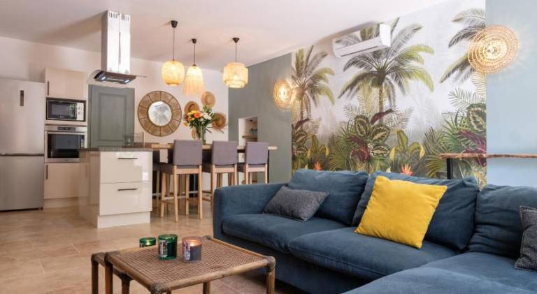 Rental apartment with patio, barbecue & garden in St.-Rémy-de-Provence