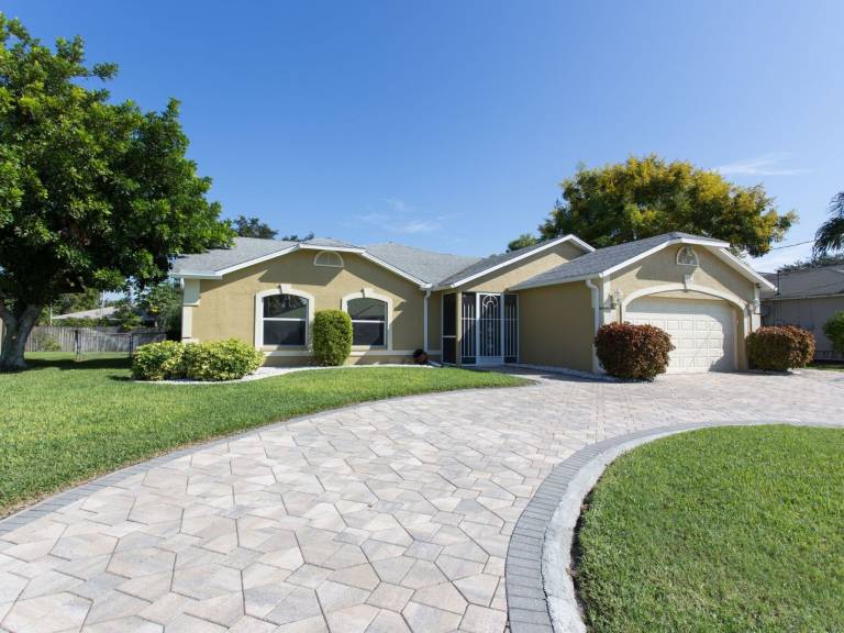 Child-friendly vacation home with BBQ, terrace & private pool | Pets allowed in Cape Coral, FL