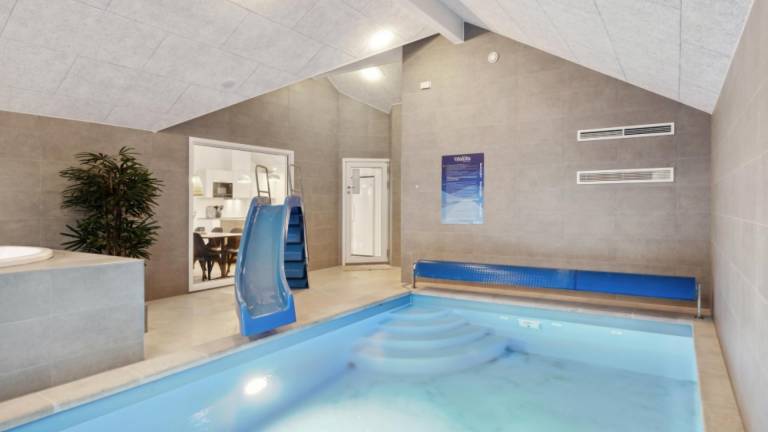 Family-friendly ample vacation home with BBQ, garden & private pool | Pet-friendly in Guestrow